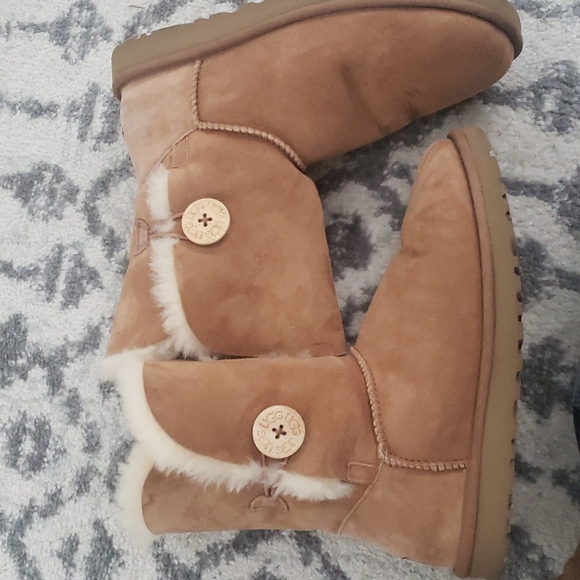 UGG Women's Bailey Button II Boot chestnut brown - Picture 6 of 8